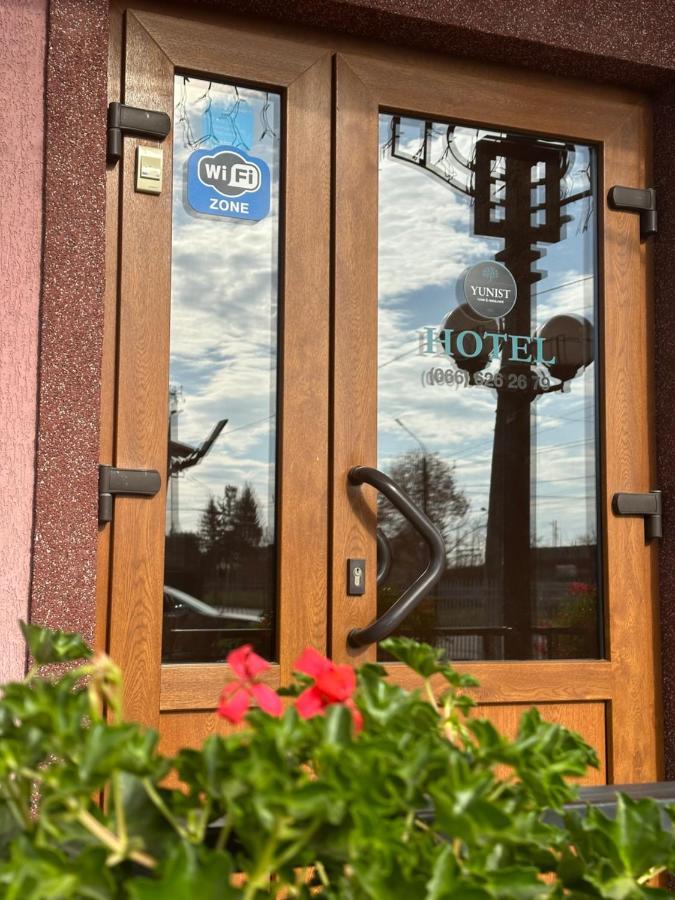 Yunist Hotell Ivano-Frankivsk Eksteriør bilde