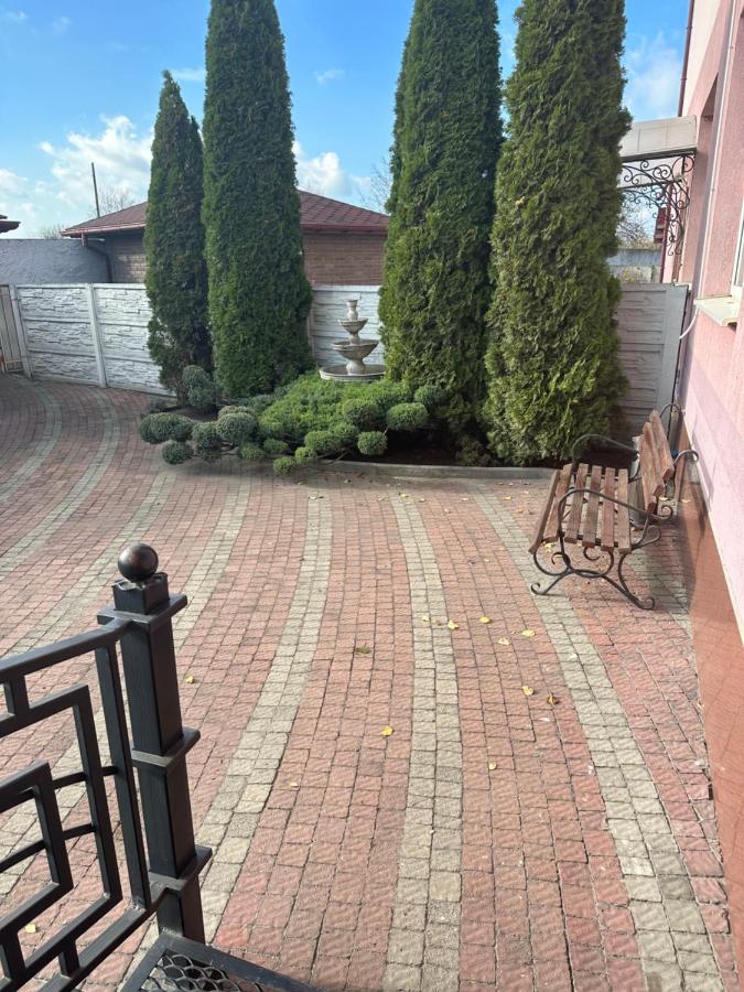 Yunist Hotell Ivano-Frankivsk Eksteriør bilde