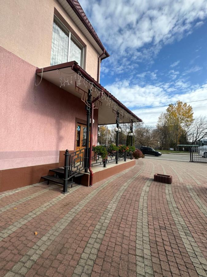 Yunist Hotell Ivano-Frankivsk Eksteriør bilde