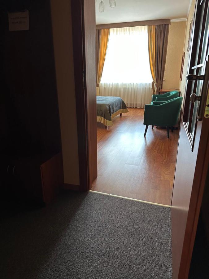 Yunist Hotell Ivano-Frankivsk Eksteriør bilde