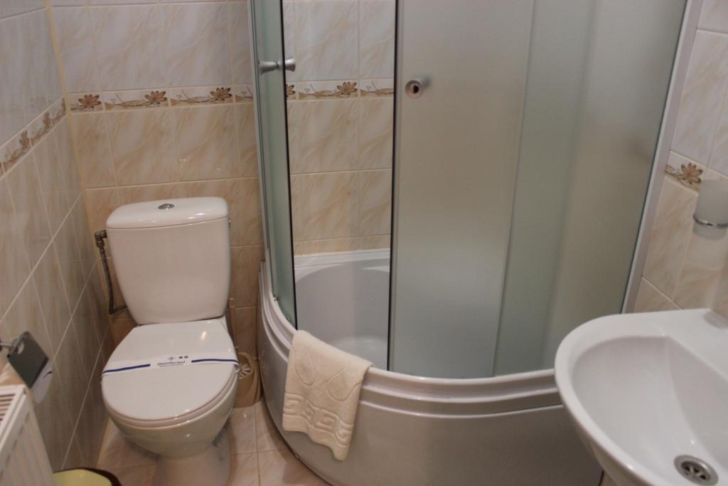 Yunist Hotell Ivano-Frankivsk Rom bilde